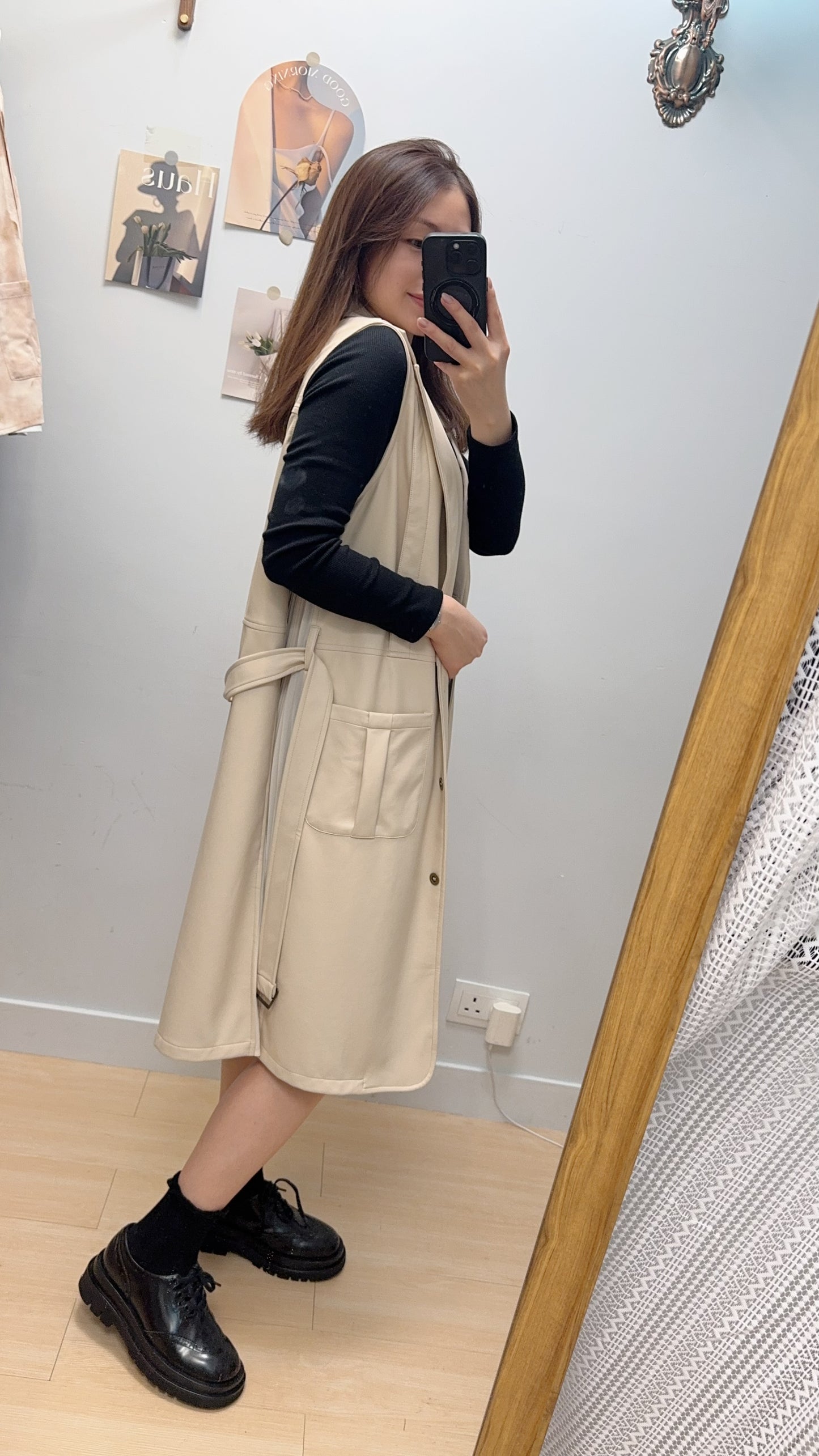 M263010 《軟身彷皮外套拼側百褶》兩色(杏/黑)