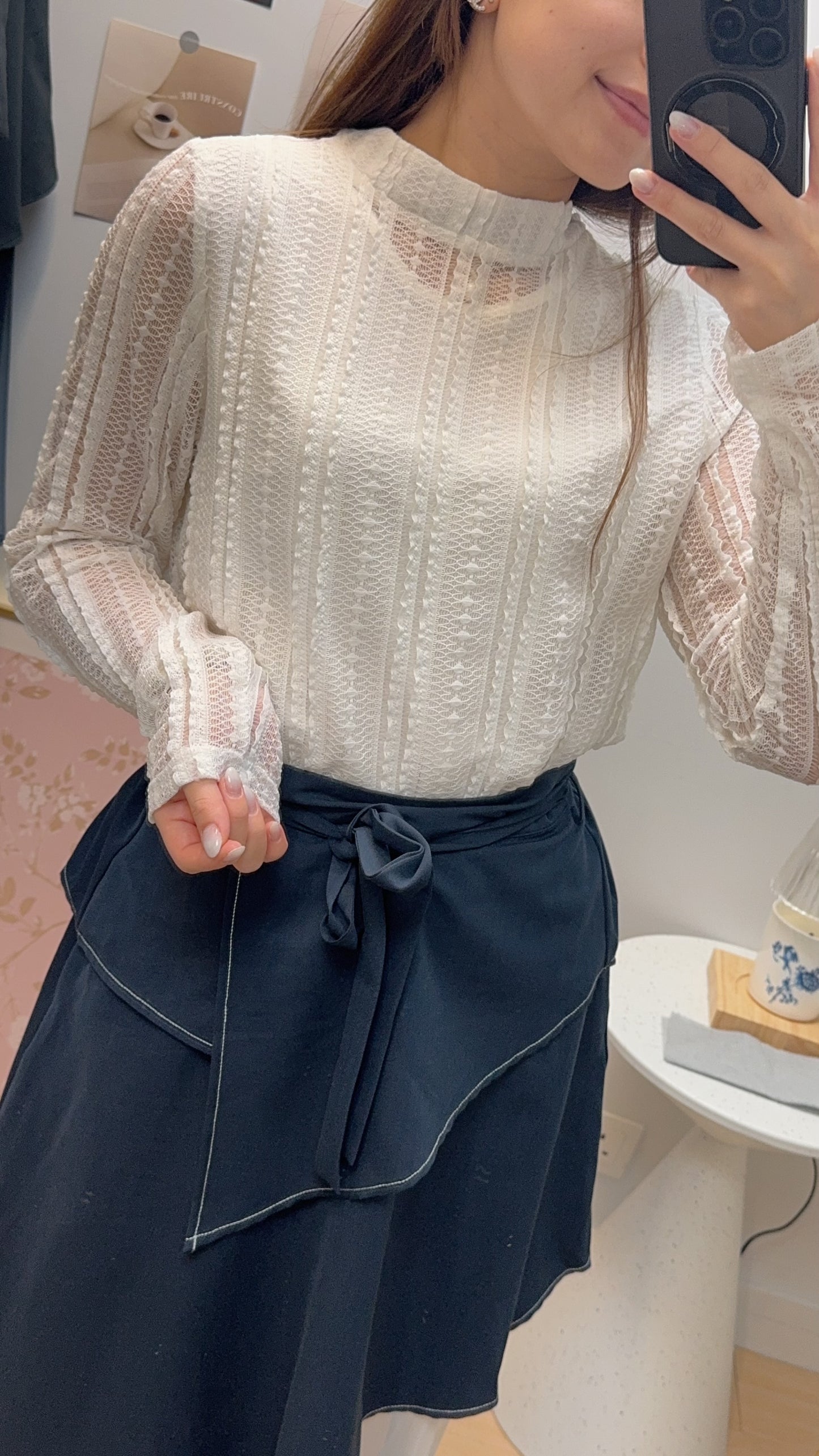 B51208《小企領提花蕾絲百搭TOP》 兩色(白/黑)
