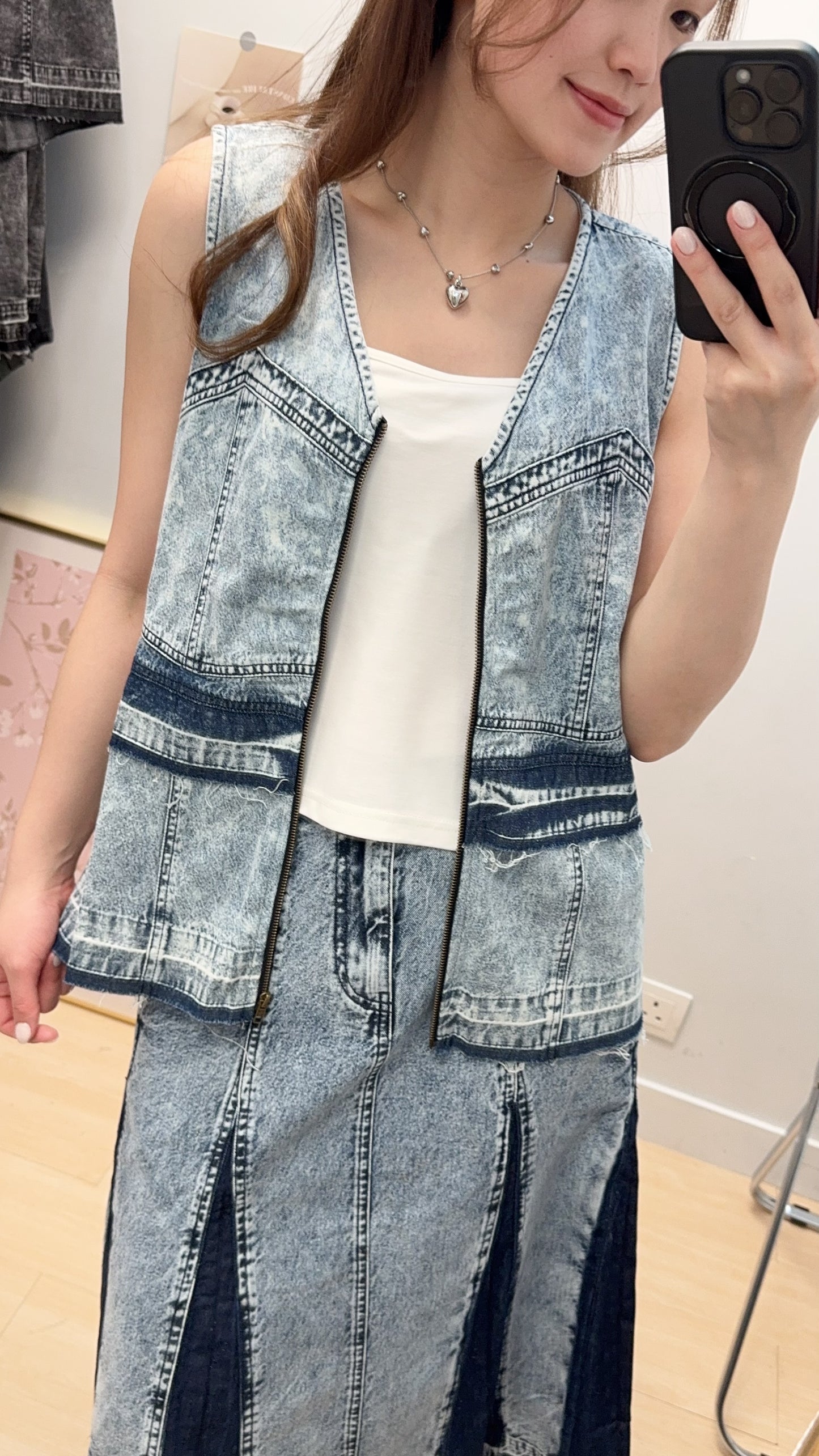 P176806《洗水牛仔拉鍊背心》藍/黑