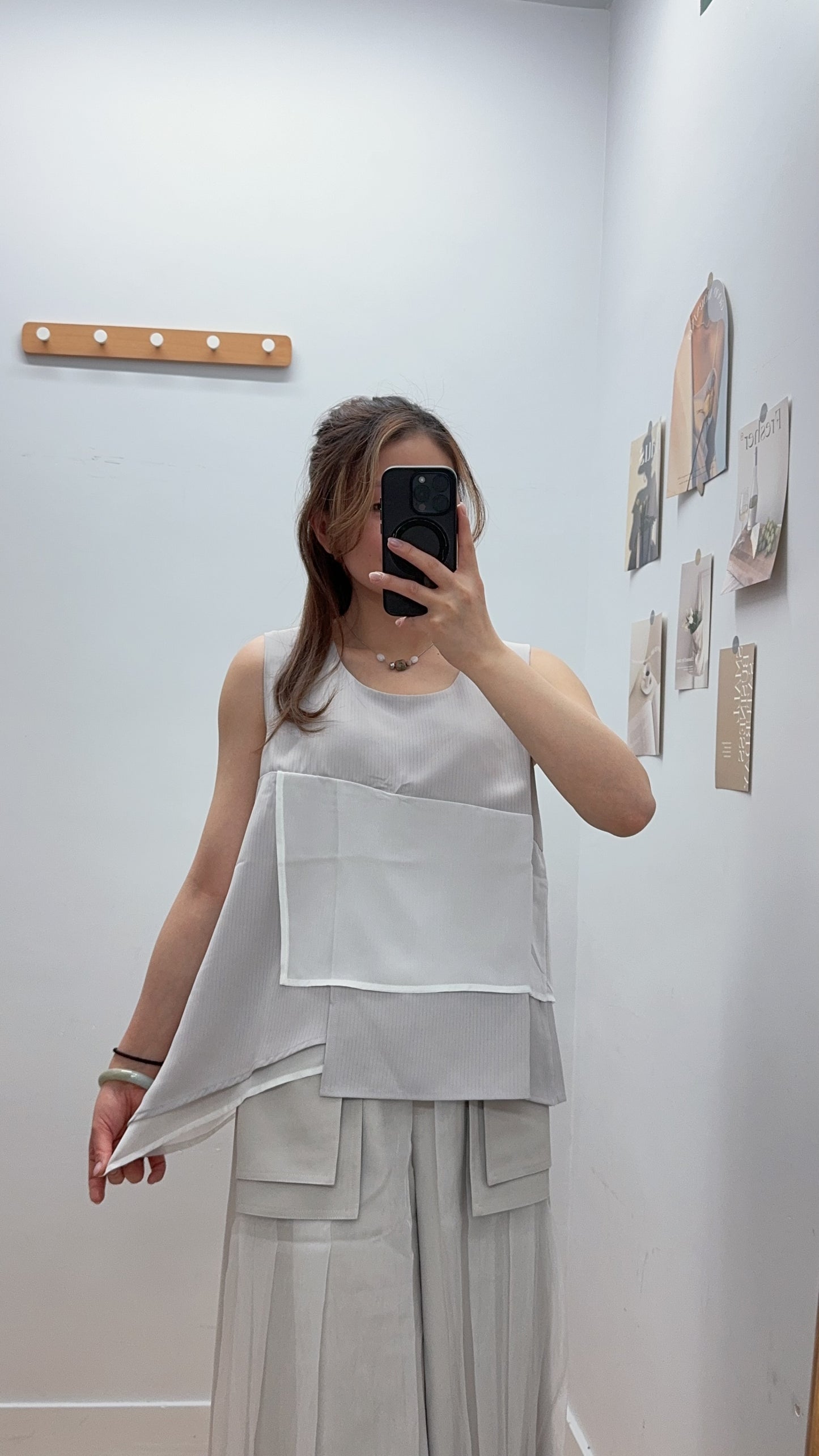 B41404《暗間直條不規則背心》（灰白/黑藍）