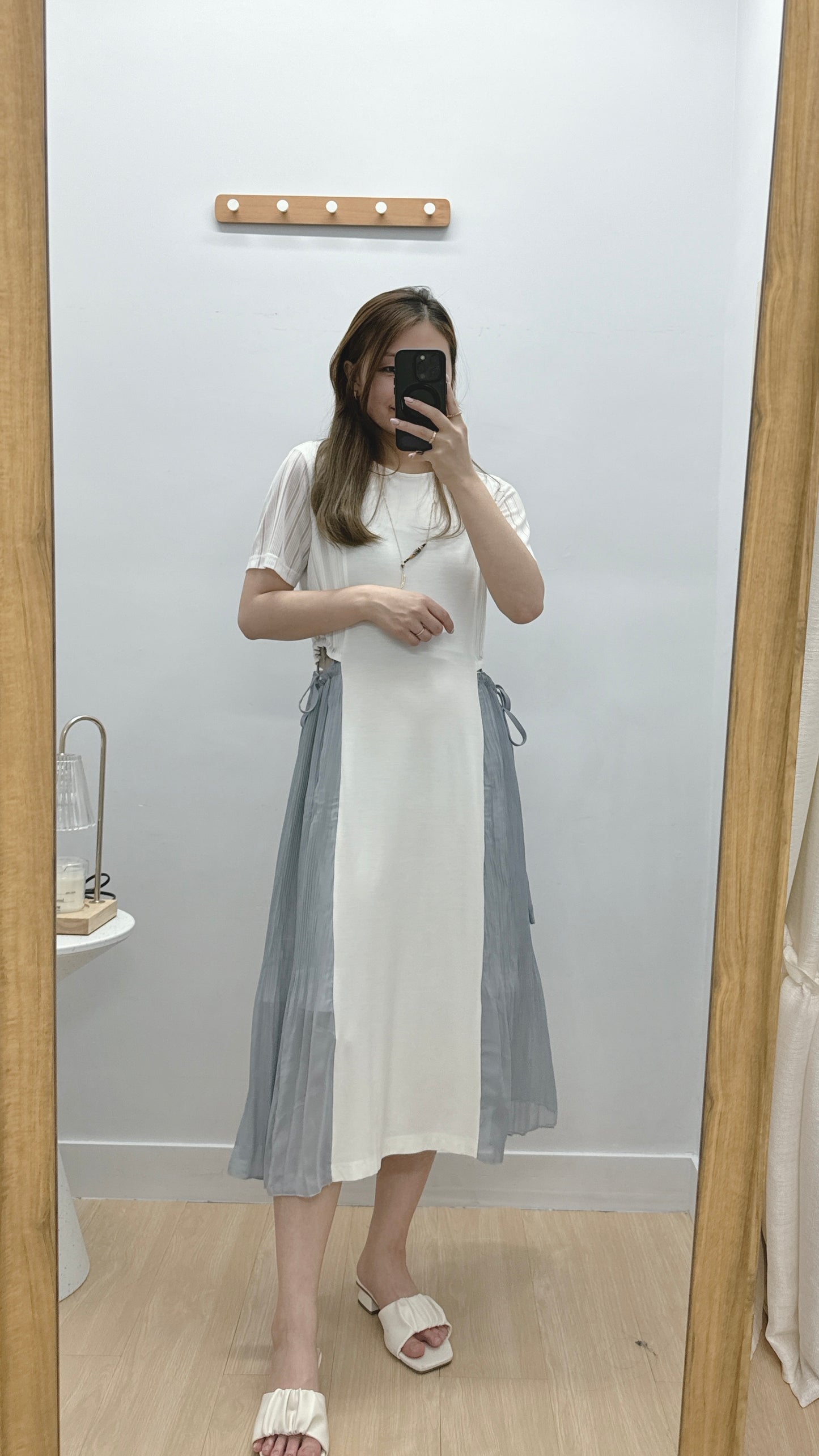 L489706《6月新品：兩側露腰連身裙》兩色入 （白色）