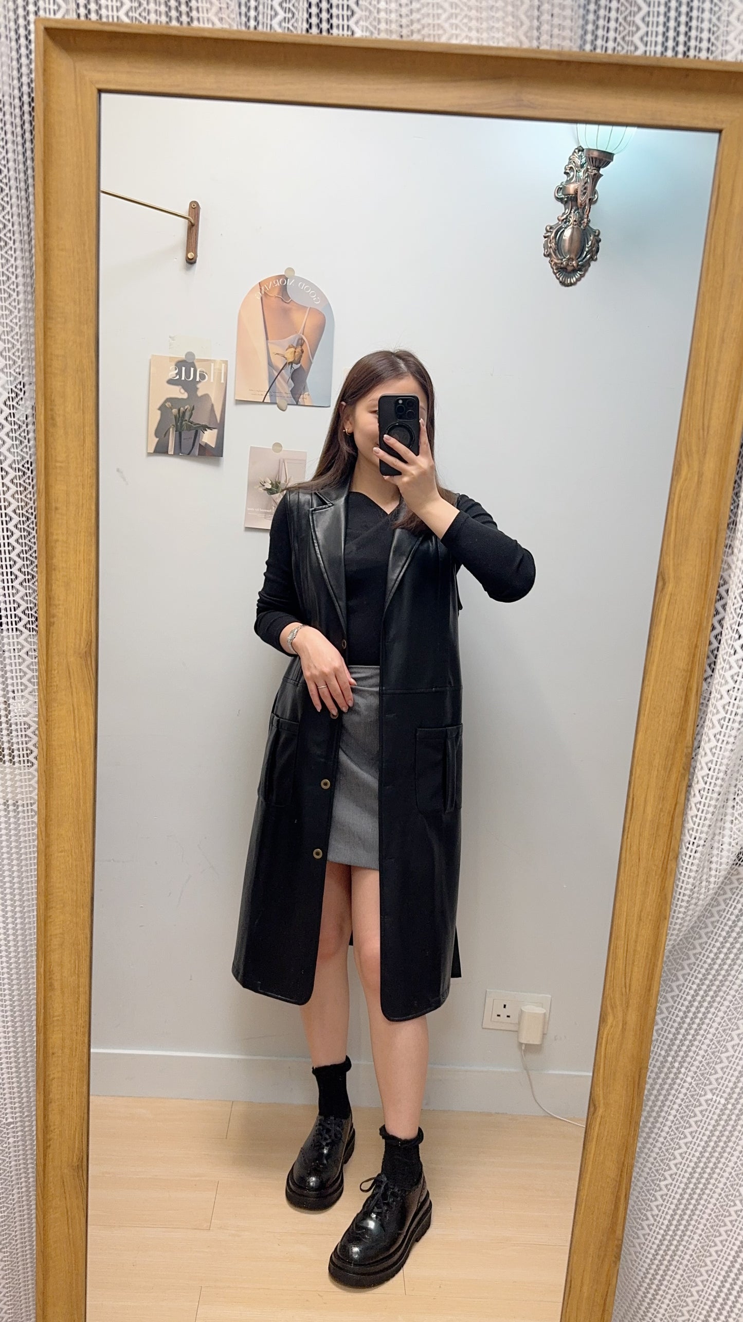 M263010 《軟身彷皮外套拼側百褶》兩色（杏/黑）