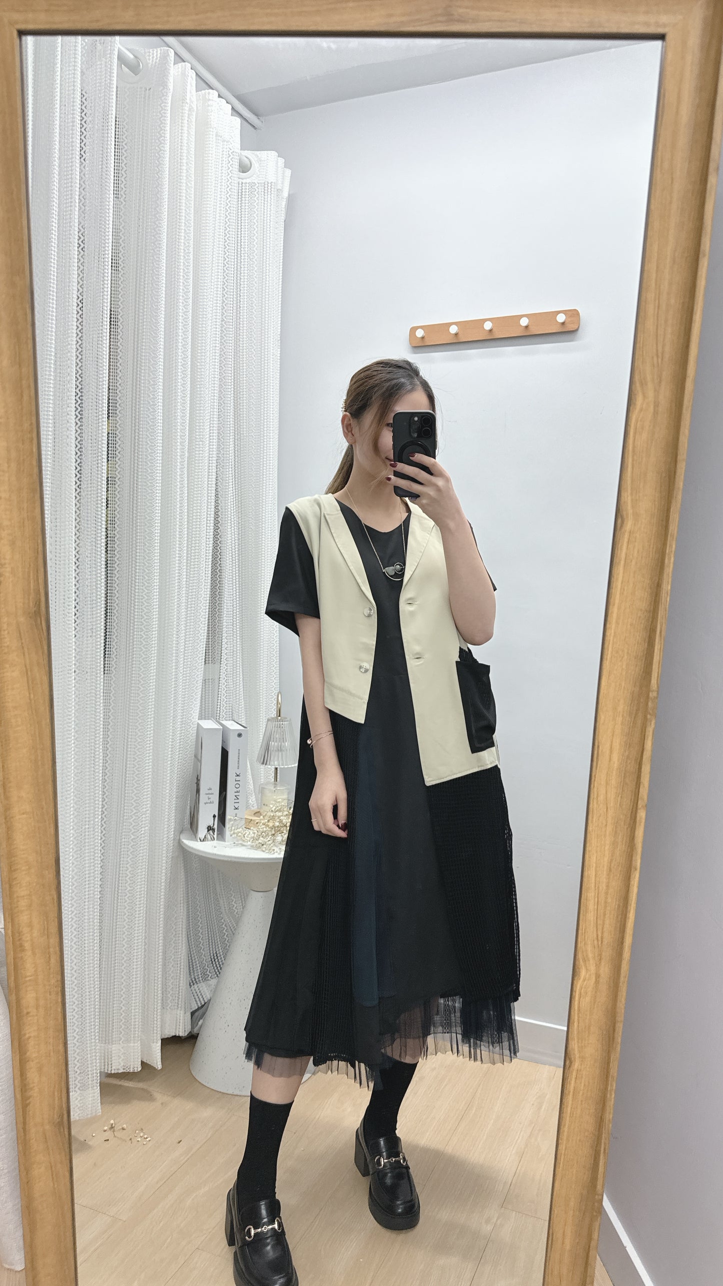 B35903《超輕涼浸浸背心外套》兩色入 (杏黑)
