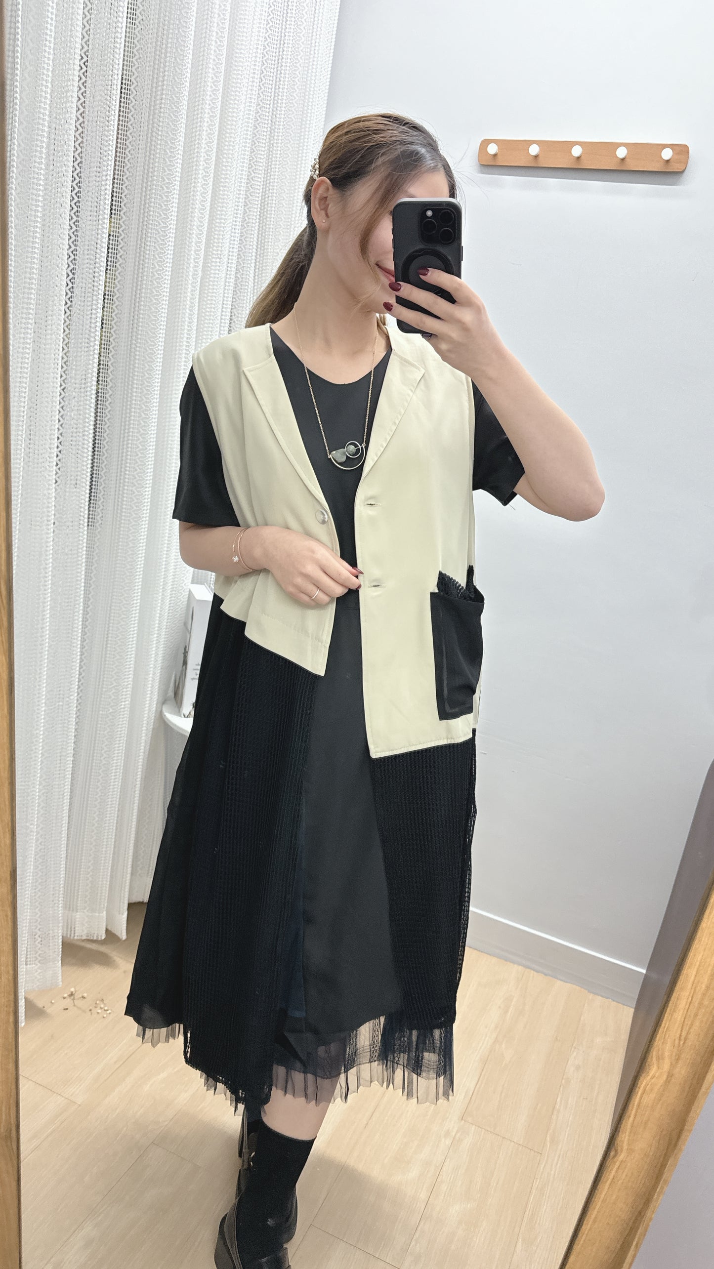 B35903《超輕涼浸浸背心外套》兩色入 (杏黑)