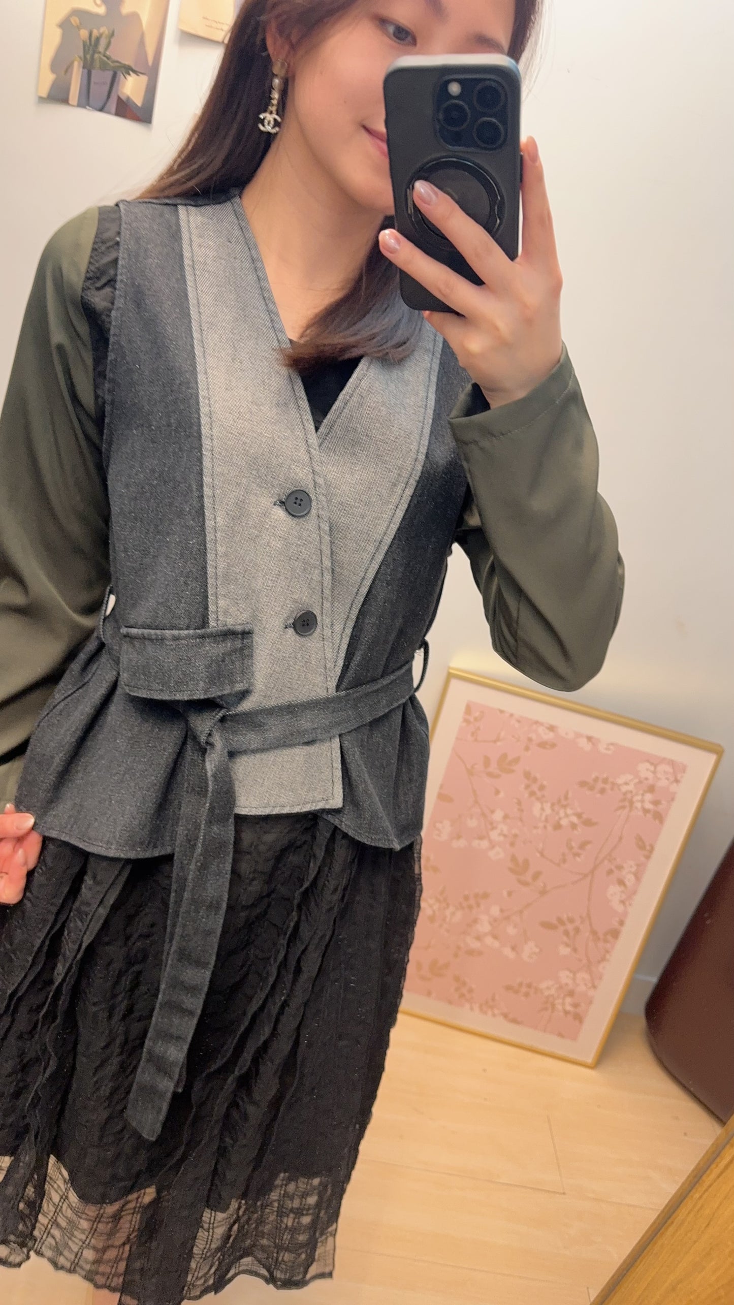 B53410 《牛仔馬甲+美美格仔皺皺OPS》 兩色（白藍/黑綠）