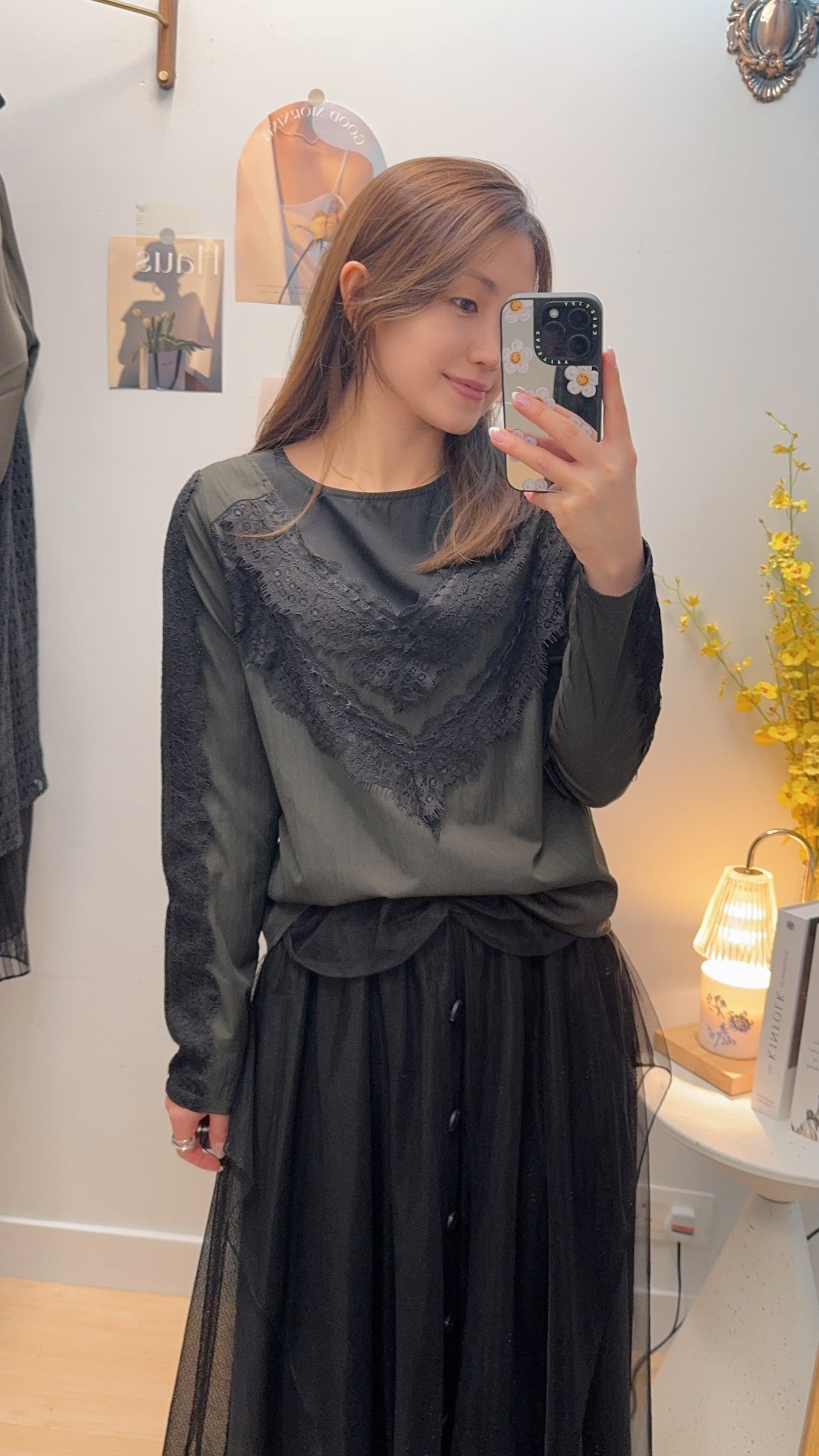 B54811 《鬆身LACE TOP》兩色（白灰/黑綠）