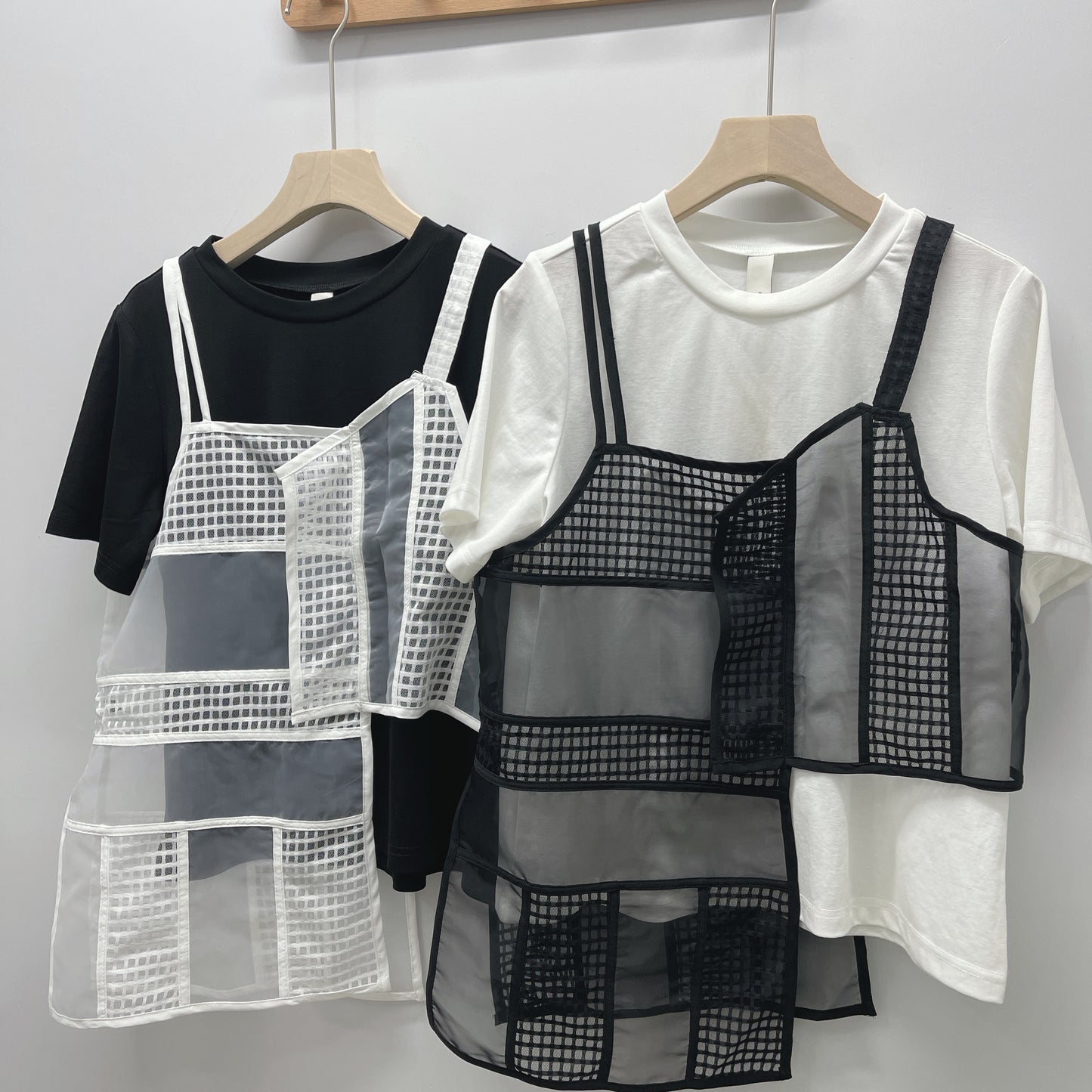 L4144《分開兩件/黑白TOP配吊帶背心》黑色