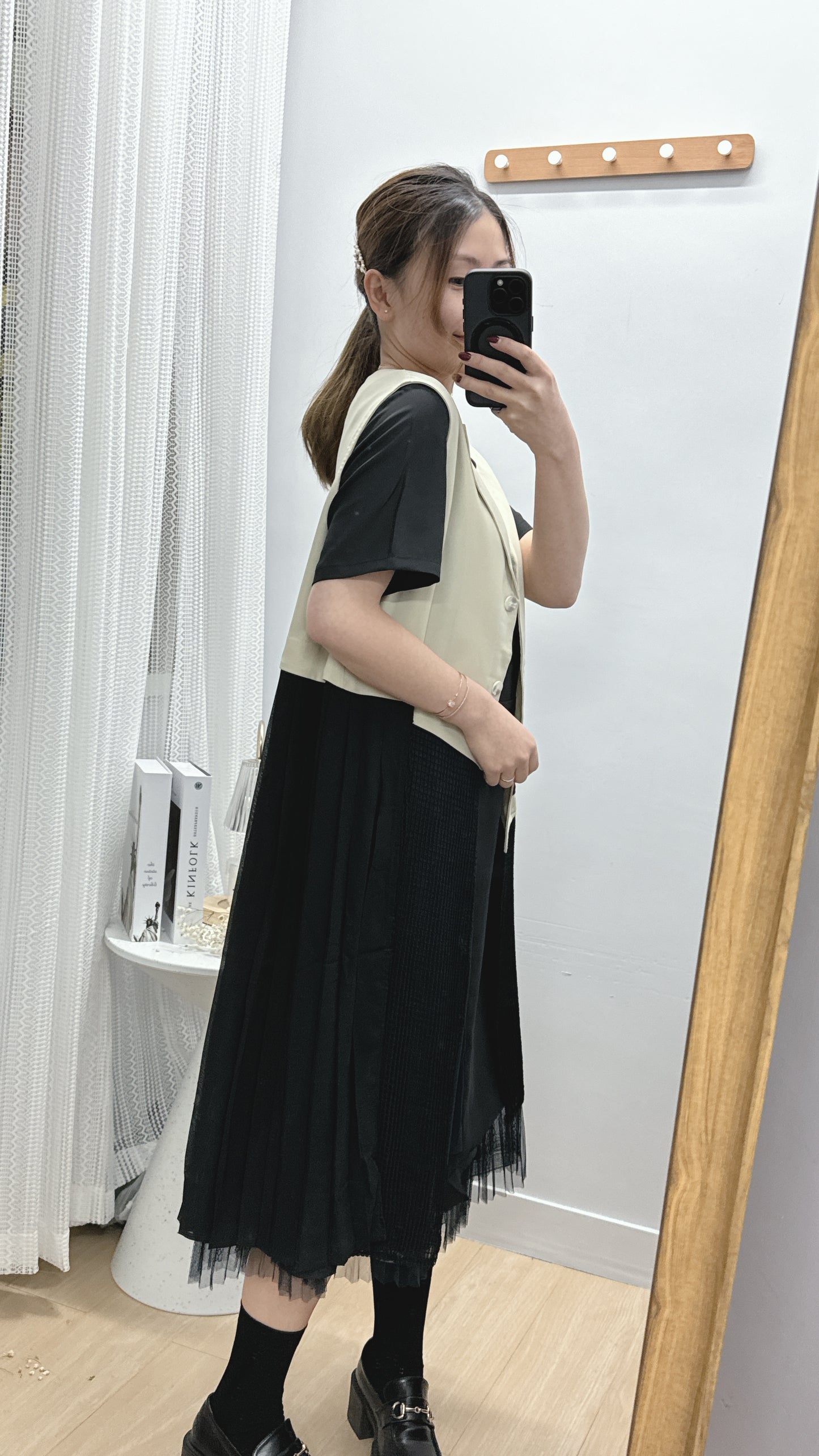 B35903《超輕涼浸浸背心外套》兩色入 (杏黑)
