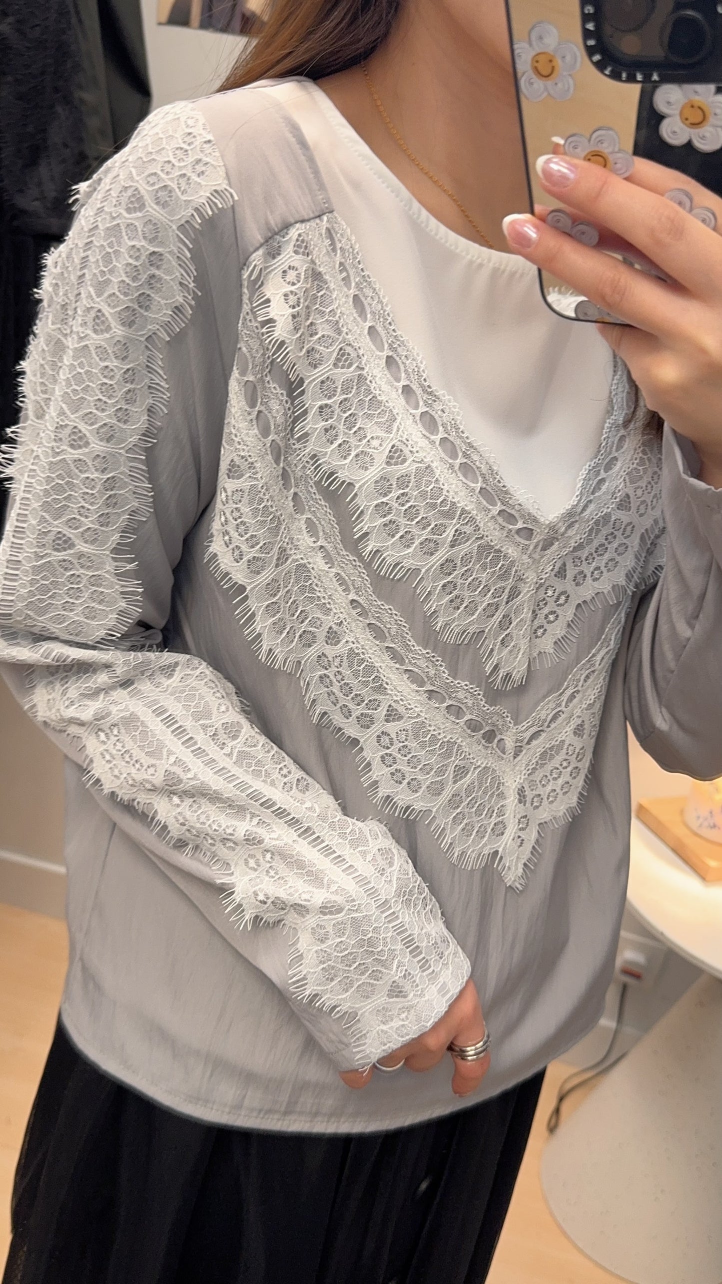 B54811 《鬆身LACE TOP》兩色（白灰/黑綠）