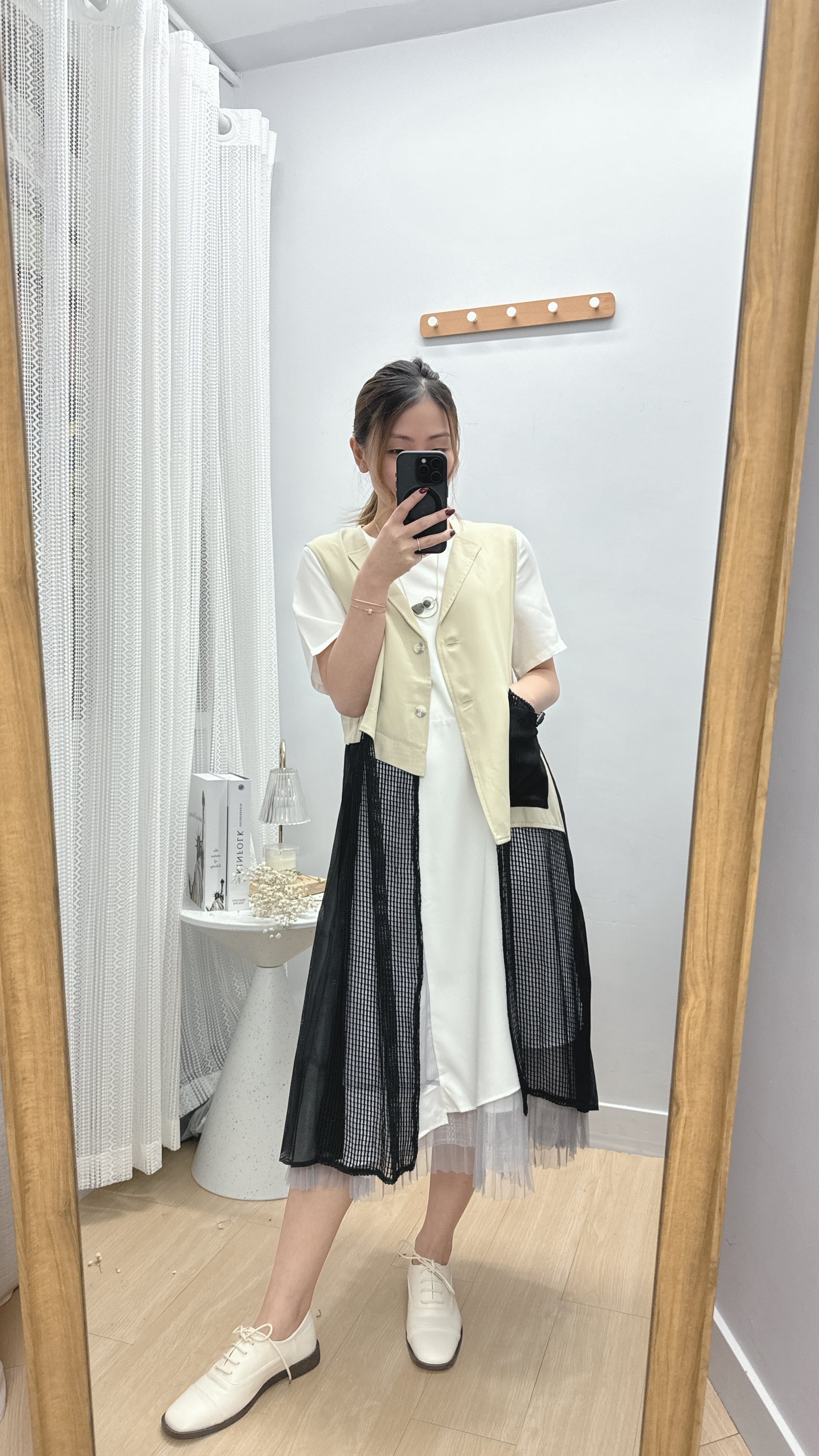 B35903《超輕涼浸浸背心外套》兩色入 (杏黑)