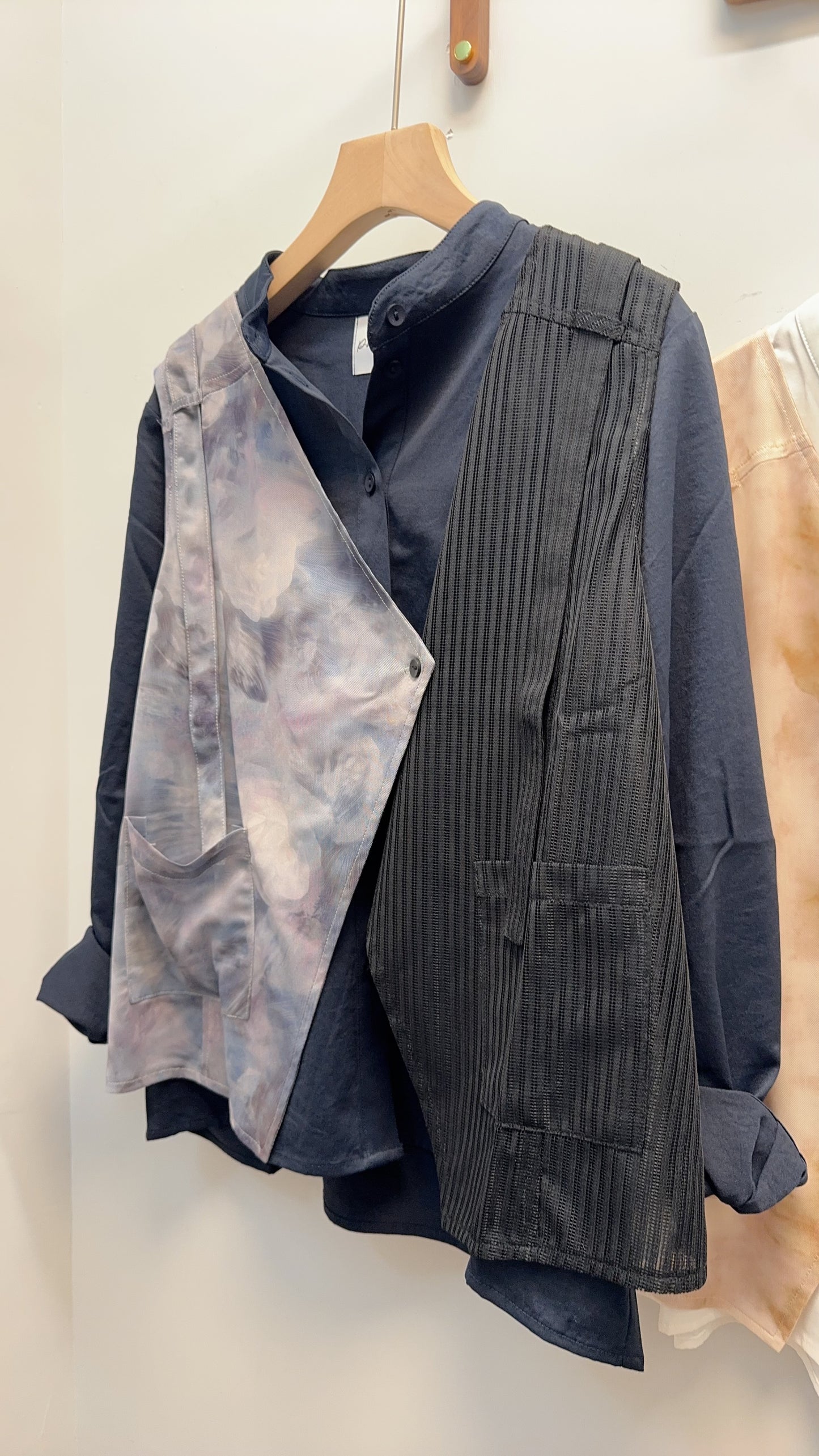 P181410 《假兩件印花恤衫》深藍