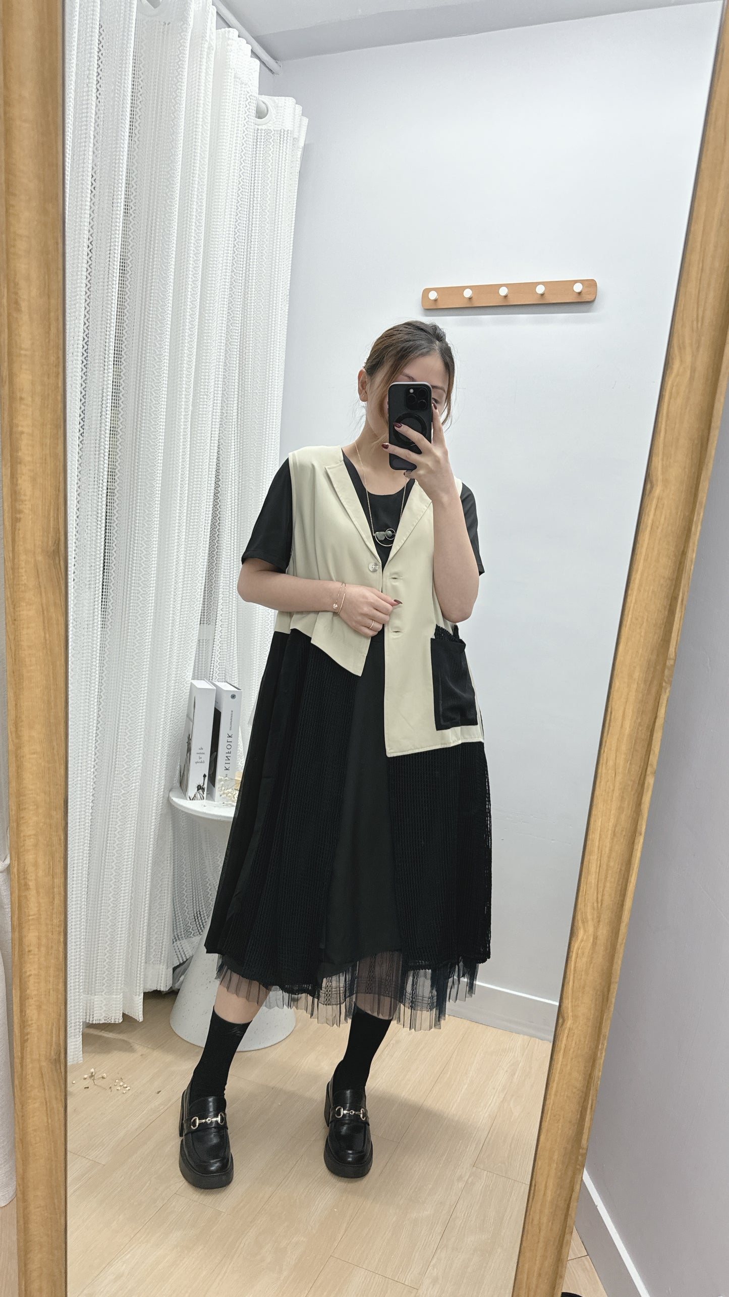 B35903《超輕涼浸浸背心外套》兩色入 (杏黑)