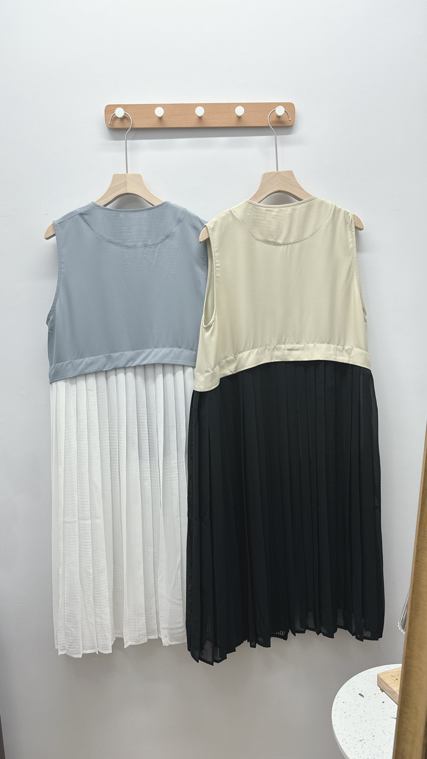B35903《超輕涼浸浸背心外套》兩色入 (杏黑)